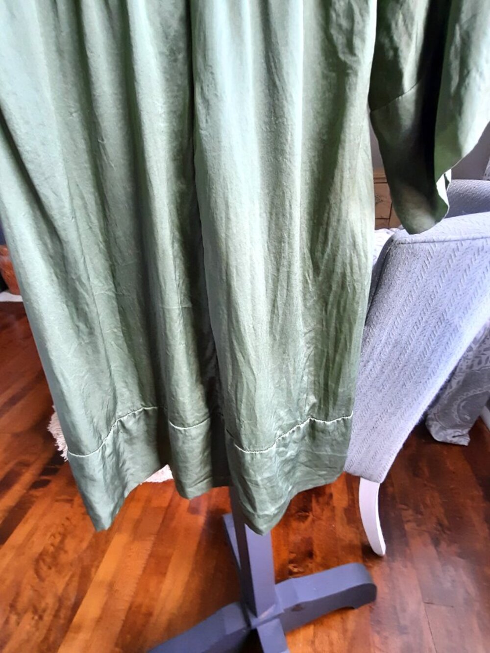 Vintage Le Chateau satin dress. - Picture 6 of 7